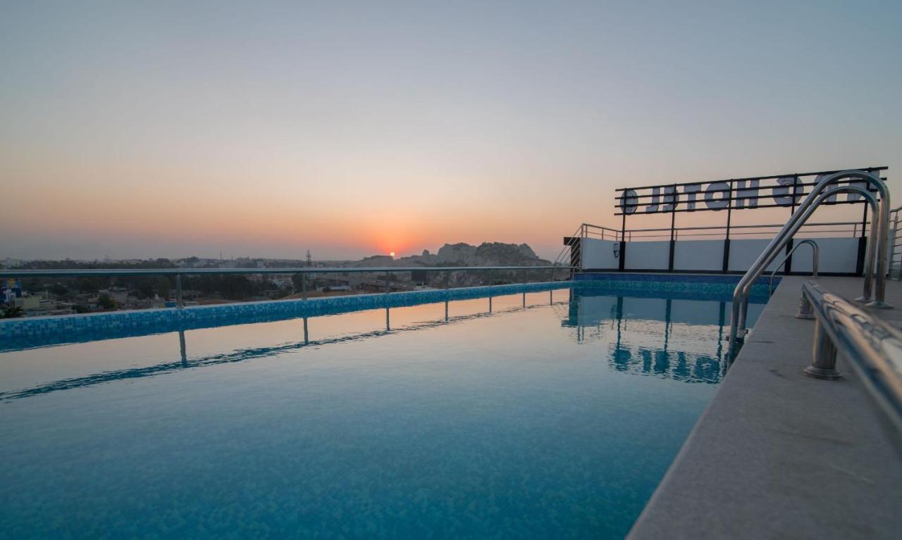 Npg Hotel Yelahanka エクステリア 写真